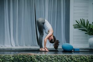 Bali Yoga Retreats yoga flow for reducing anxiety low lunge