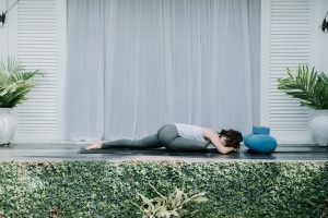 Bali Yoga Retreats yoga flow for reducing anxiety low lunge